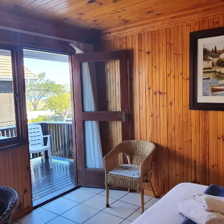 Lakeside Accommodation