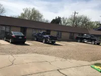 Coronado West Motel - parking
