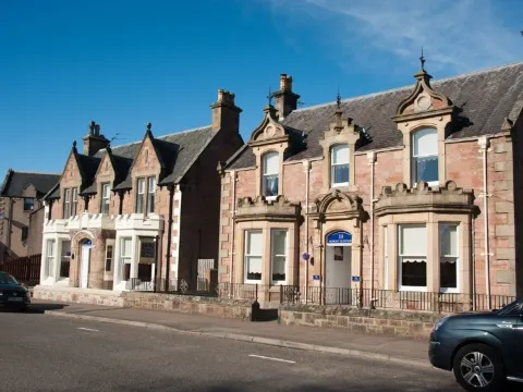 อาร์ดรอส เกลนแคร์น เกสต์เฮาส์