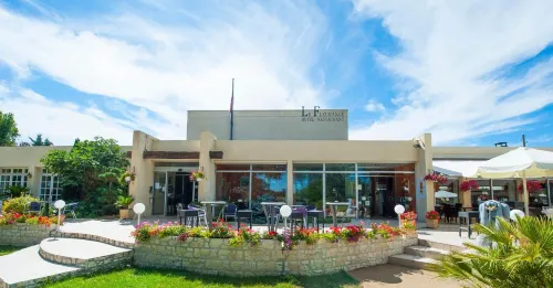 Logis Hôtel & Restaurant le Fleurance - Pools