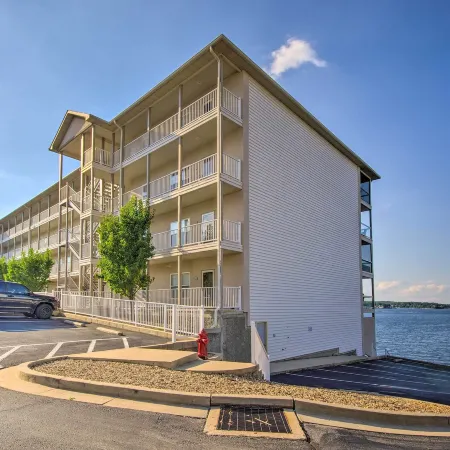 Relax by Pools: Top-Floor Lands End Corner Unit