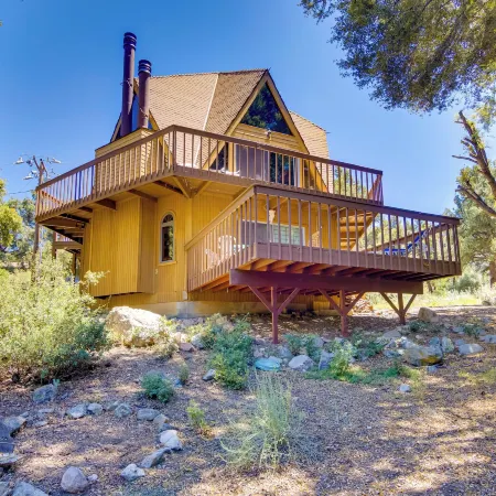 'Star House' Unique Home w/ 360 Mountain Views!