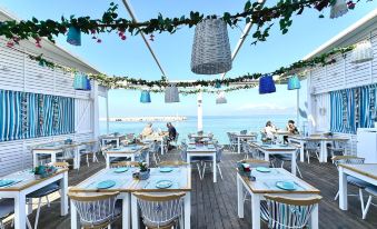 Skipper Beachfront Suites