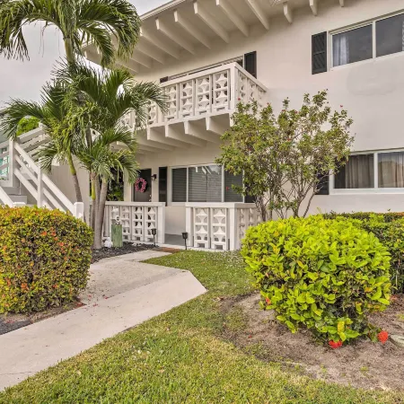 Cozy West Palm Beach Condo 1 Block to Shore!