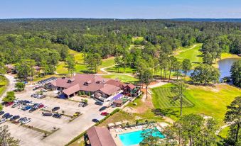 Brookeland Resort Cabin w/ Golf + Lake Access