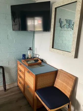 Charming studio in terrific Pacific Beach with WiFi. Under 5 min walk to beach