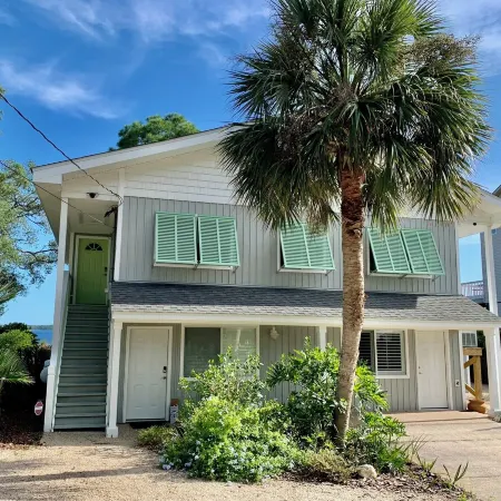Ochlockonee Bay Waterfront Home 200 ft pier 1st floor over looking the bay