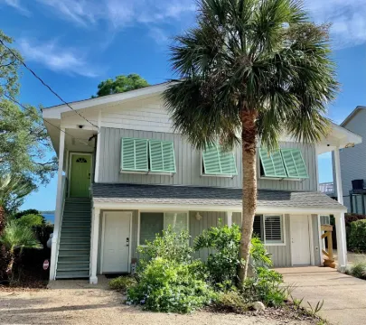 Ochlockonee Bay Waterfront Home 200 ft pier 1st floor over looking the bay