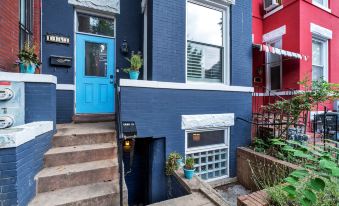 Cute And Charming 1br In Fantastic Location 1 Bedroom Townhouse by RedAwning