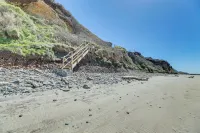 Yachats Gem w/ Private Beach Access, Views - Pet friendly