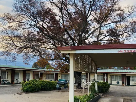 County Lodge Motor Inn