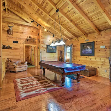 Trenton Cabin w/ Hot Tub - 14 Mi to Lookout Mtn!