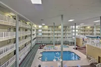 Walk to Ocean: Condo w/ Community Perks on HHI - de playa