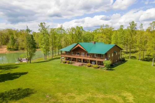 Fraziers Bottom Cabin on 800 Acres of Land w/ Lake - parking