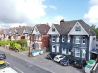 Pebbles Guest House Hotels near Mayflower Cruise Terminal