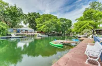 Waterfront Weeki Wachee Home w/ Fire Pit! -  Privatzimmer