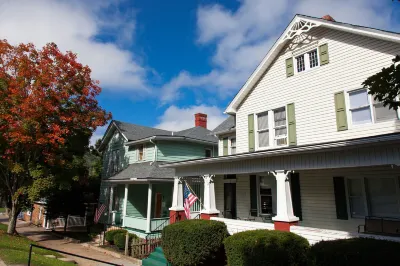 The Guest House Inn on Courthouse Square Hotels in 