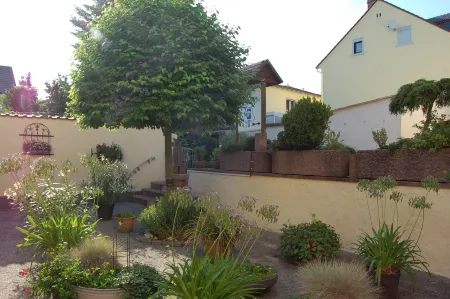 Hotel Zur Linde Отели в г. Ханау