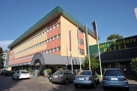 Santa Barbara Hotel Отели рядом с достопримечательностью «Сан Винченцо ин Прато»