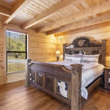 Elk Lodge Cabin for 4!