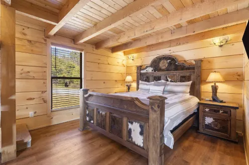 Elk Lodge Cabin for 4!