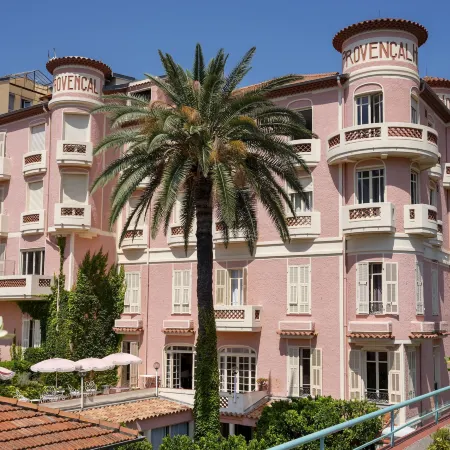 Hôtel le Provençal Отели рядом с достопримечательностью «Soneva»