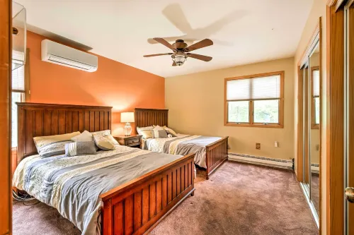 Lake Harmony Resort Home w/ Deck + Fire Pit! - Beach