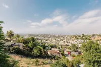 Hilltop Views! Large 5BR Home + Private Guesthouse