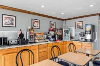 Travelodge by Wyndham Bloomington Hotels in Clear Creek Township
