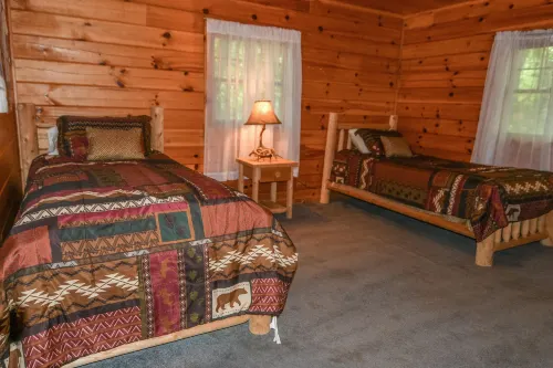 Hot Tub, Wifi, and Pool Table - Charming Affordable Cabin