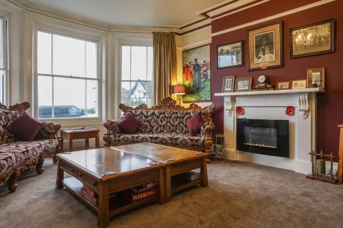 Lord Kitcheners Guest House - Homestays