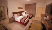 Petra Plaza Hotel Отели в г. 