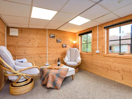 Flint Barn Отели в г. Фавершам