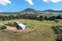 Stay in Mudgee the Grove, the Church, and Premium Private Homestead Hotel a Meroo