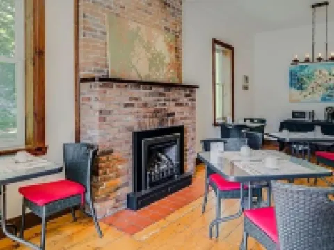 Auberge Nuits de St-Georges Hotels in Bromont