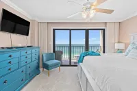 Beachfront Breeze by Avantstay Beachfront Condo