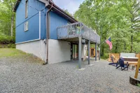 Hot Tub, Fire Pit & Barrel Sauna: Poconos Abode - Strand