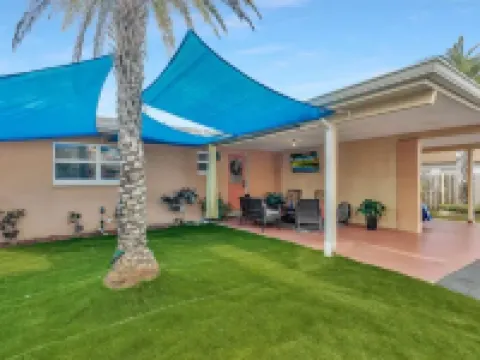 Nautical Landings West close to Honeymoon Island and dock access! Hotels in Dunedin