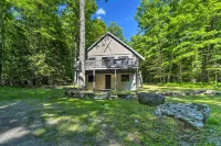 Sleek Cabin w/ Deck, 8 Miles to Mount Snow & Hikes - Wifi