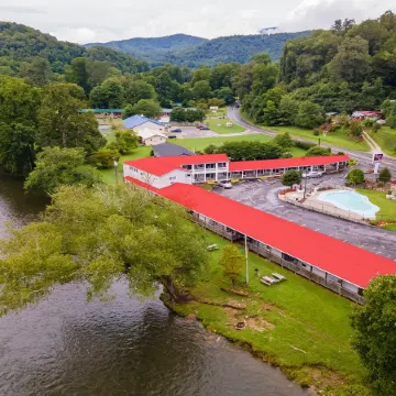 Lloyd's on the River Country Inn by OYO