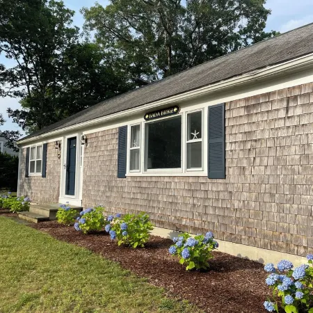 Spacious renovated home, close to Chatham Beaches