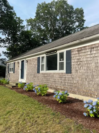 Spacious renovated home, close to Chatham Beaches