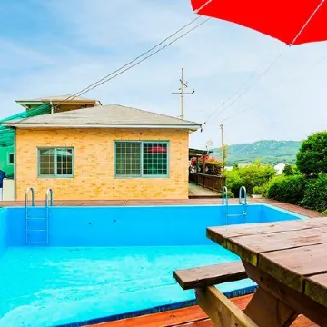 Ganghwado Maeumui Jeongwon Pension Отели рядом с достопримечательностью «Горная крепость Канхва»