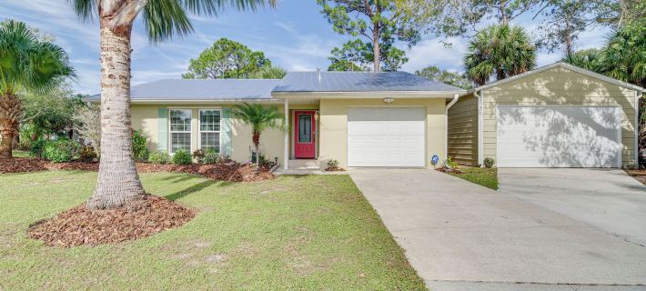 Sebastian Home w/ Screened Lanai: 8 Mi to Beach! Hotels in Sebastian