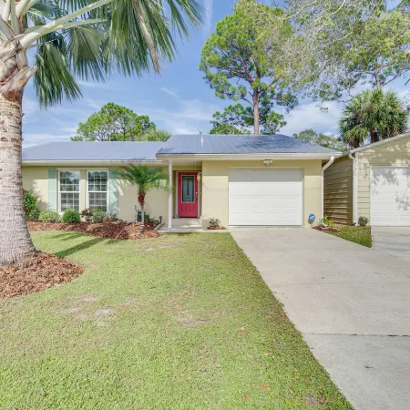 Sebastian Home w/ Screened Lanai: 8 Mi to Beach!