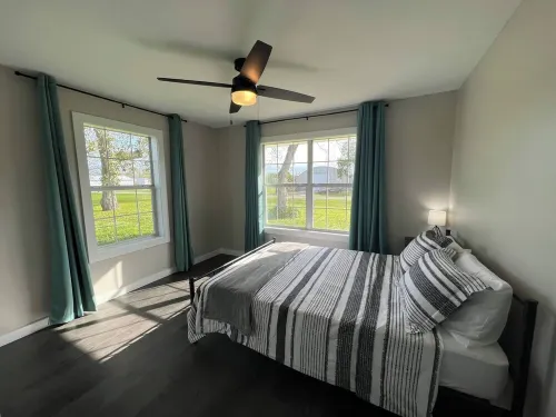 Pet-Friendly Home with fenced yard and covered boat parking in Seadrift TX 錫德里夫特住宿飯店