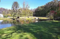 Quiet Killingworth Rental w/ Deck & Grill! - Huoneistot