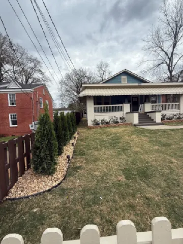 Fully renovated Charming 2-bedroom with full kitchenin amazing at1423 Madison av