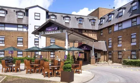 Premier Inn London Gatwick Airport East Отели в г. Копторн