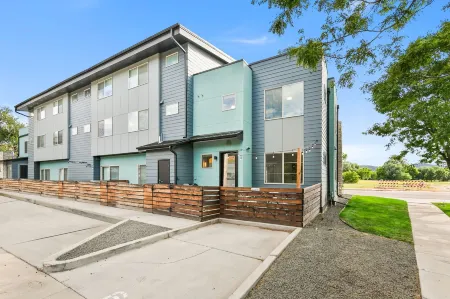 Old Town Modern New Build: Rftp Spa W/ Mtn Views!